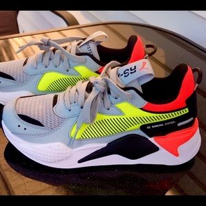 Puma multicolored shoe.